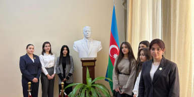 TƏLƏBƏLƏRİMİZ PREZİDENT KİTABXANASINDA