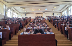 BDU-da şagirdlərlə görüş: “Hüquq və suverenlik uşaqların gözü ilə”