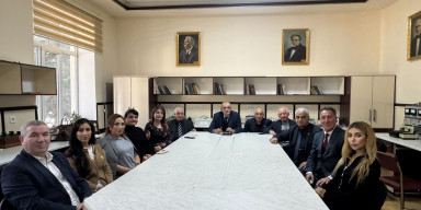 Elmi seminarda qrafit monotəbəqələr barədə danışılıb