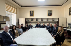 Elmi seminarda qrafit monotəbəqələr barədə danışılıb