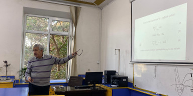 Nəzəri fizika kafedrasında elmi seminar keçirilib