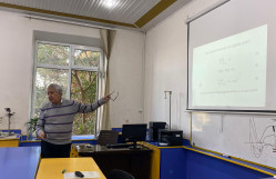 Nəzəri fizika kafedrasında elmi seminar keçirilib