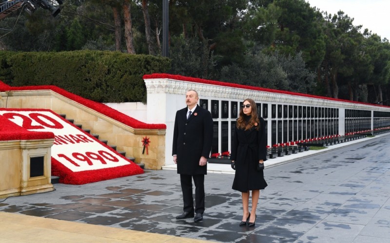 Azərbaycan Respublikasının Prezident İlham Əliyev və birinci xanım Mehriban Əliyeva 20 Yanvar faciəsinin 31-ci ildönümü ilə əlaqədar Şəhidlər xiyabanını ziyarət ediblər