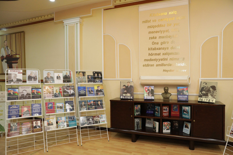 BDU-da Milli Qurtuluş Gününə həsr olunmuş kitab sərgisi