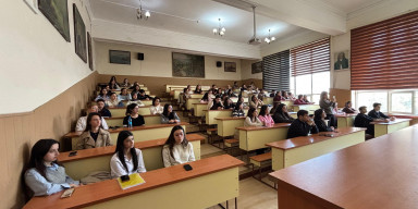 Tanınmış teleaparıcı Mümtaz Xəlilzadə BDU tələbələrinə təlim keçib