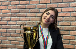 Biologiya fakültəsinin tələbəsi Nurcan Musayeva “158 maddə” açıq debat turnirində çempion olub