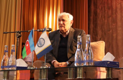 BDU-da tanınmış alim, Xalq yazıçısı, akademik Kamal Abdulla ilə görüş