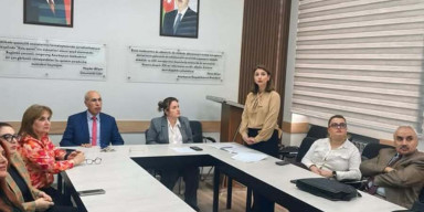 “İctimaiyyətlə əlaqələrin dövlət idarəçiliyində strateji rolu: Azərbaycan təcrübəsi” mövzusunda elmi seminar