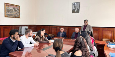 Bərk cisimlər fizikası kafedrasının elmi seminarı keçirilib