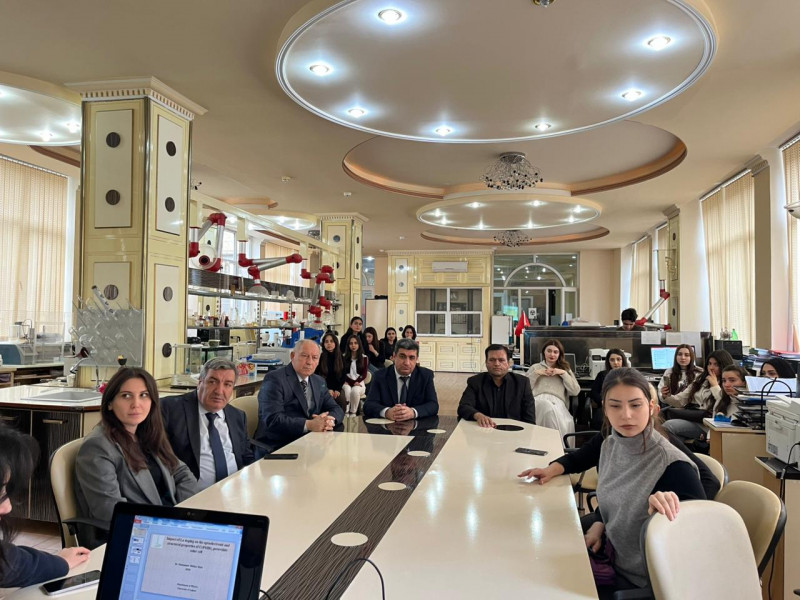 Pakistanın Lahor Universitetinin professoru BDU-da elmi seminar keçirib