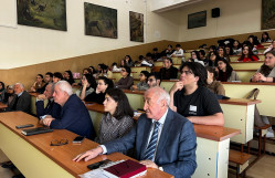 Pakistanlı alimlər Biologiya fakültəsində dərman bitkilərinə həsr olunmuş mühazirə oxuyub