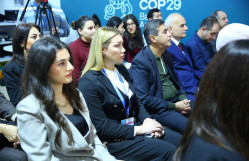 Biologiya fakültəsinin dekan müavini COP29 Yaşıl Zonada “Tuqay meşələrinin karbontutma potensialının qiymətləndirilməsi” mövzusunda tədqimat edib