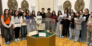 Biologiya fakültəsinin tələbələri Azərbaycan Təbabət Muzeyinə ekskursiya edib