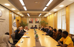 Rektor Elçin Babayev BDU-da təhsil alan xarici tələbələrin bir qrupu ilə görüşüb