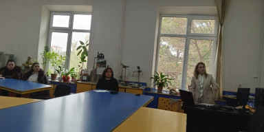 Elmi seminarda İkiölçülü kristalların elektron strukturu barədə danışılıb