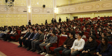 BDU-da ABŞ-nin Mədəniyyət və Təhsil üzrə Nizamnaməli İnsititutunun prezidenti və Məsləhət Şurasının sədri Vasif Eyvazzadə ilə görüş