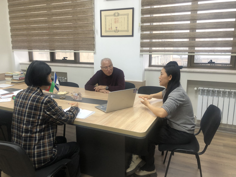 “Çin dilində tonların (tələffüzlərin) xüsusiyyətləri”