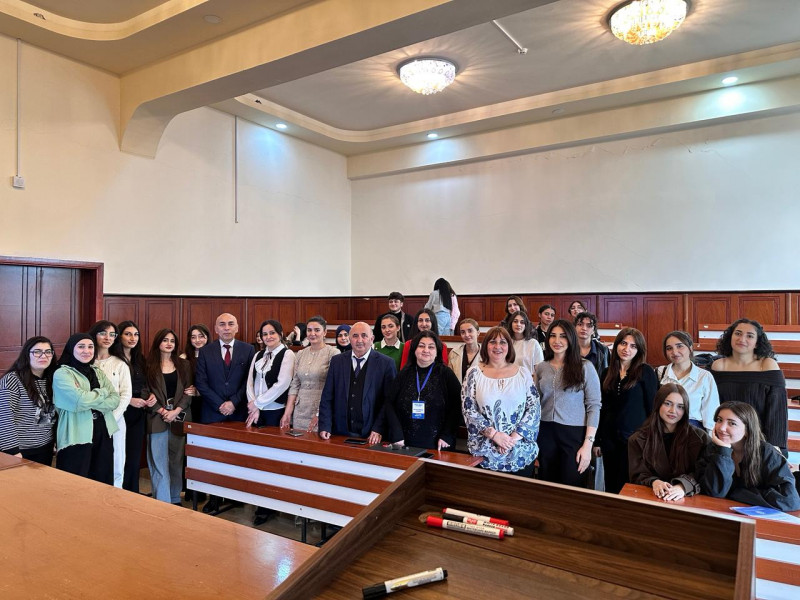 Beykend Universitetinin professoru Fizika fakültəsində ustad dərsi keçib