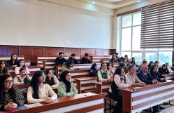 Beykend Universitetinin professoru Fizika fakültəsində ustad dərsi keçib