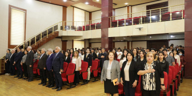 Üzeyir Hacıbəylinin 140 illik yubileyinə həsr olunmuş “Üzeyir Hacıbəyli: dahilik pəncərəsindən baxış” adlı elmi seminar keçirilib.