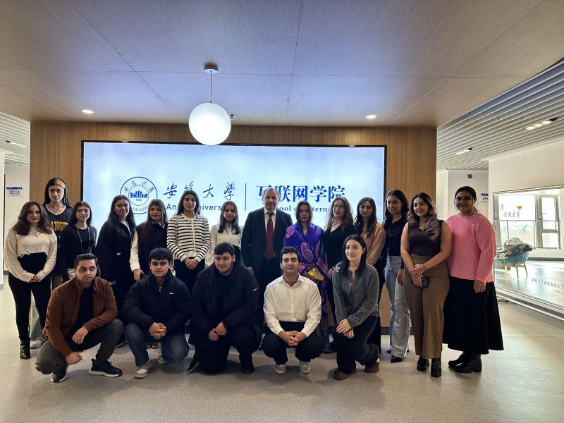 BDU rektoru Çinin Anhui Universitetində təhsil alan Azərbaycandan olan tələbələrlə görüşüb
