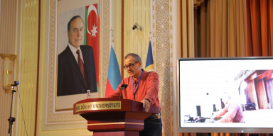 Rumıniyanın Milli Materiallar Fizikası İnstitutunun professoru BDU-da elmi seminar keçirib