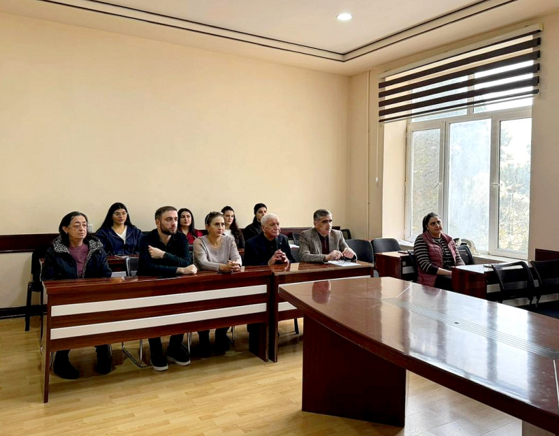 Bərk cisimlər fizikası kafedrasının elmi seminarı keçirilib