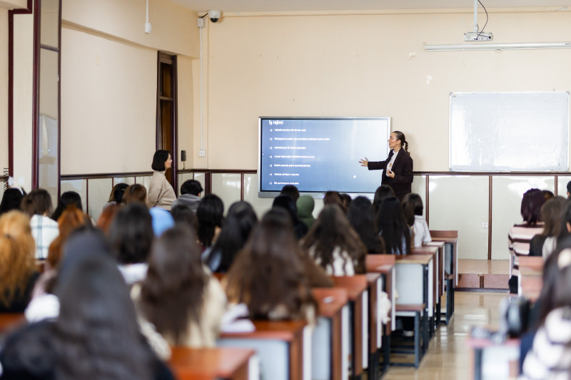 BDU-nun tələbə və məzunları üçün “Gələcəyin müəllimləri” təqaüd proqramı ilə bağlı infosessiya