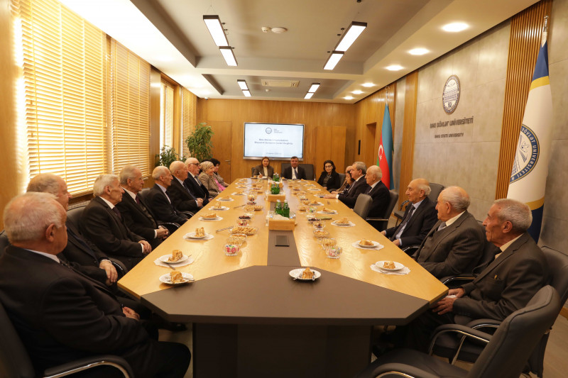 BDU rektoru Məşvərət Şurasının üzvləri ilə görüşüb
