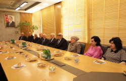 BDU rektoru Məşvərət Şurasının üzvləri ilə görüşüb