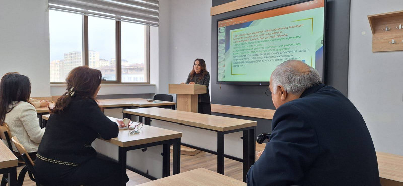 “Klişe ifadələr (“kalıp sözler”) – nəzakət kateqoriyasının etnomental ifadə fərqliliyinin təzahürü kimi (türk mürəkkəb cümləsi kontekstində)”