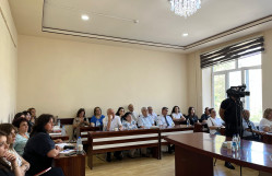 Fizika fakültəsində dissertasiyanın ilkin müzakirəsi keçirilib