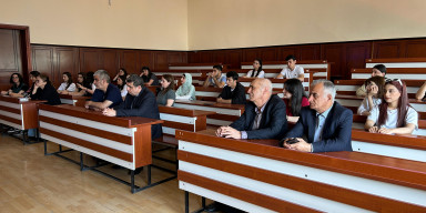Fizika fakültəsi Tələbə Elmi Cəmiyyətinin elmi seminarı keçirilib