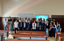 Fizika fakültəsi Tələbə Elmi Cəmiyyətinin elmi seminarı keçirilib