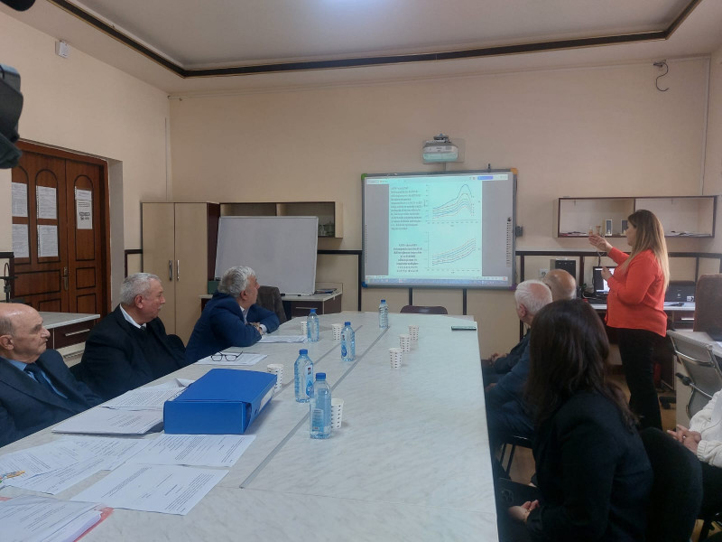 Seminarda dissertasiya işinin müzakirəsi keçirilib