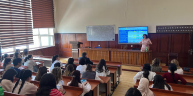 Elmi seminarda qeyri-xətti  optika barədə danışılıb