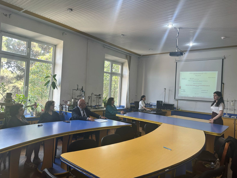 Optika və molekulyar fizika kafedrasının elmi seminarı keçirilib