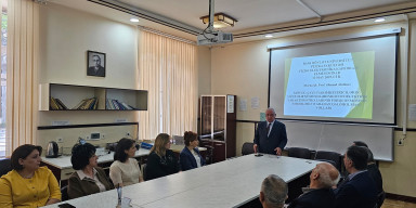 Fiziki elektronika kafedrasının elmi seminarı keçirilib