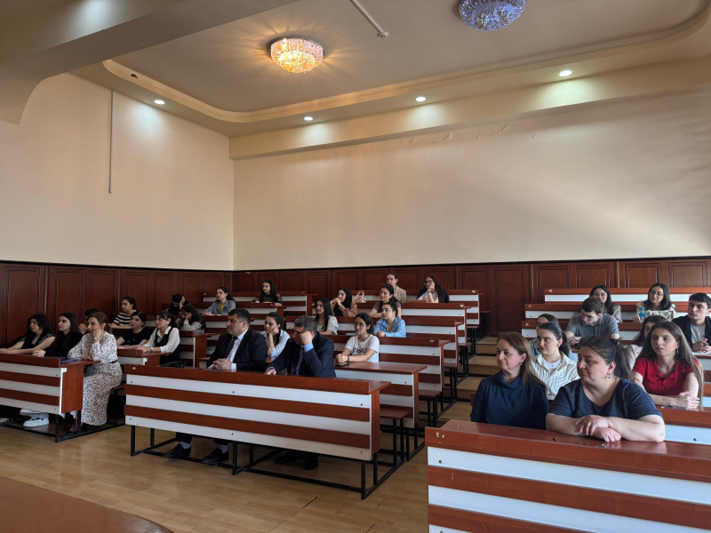 Fizika fakültəsi Tələbə Elmi Cəmiyyətinin elmi seminarı keçirilib