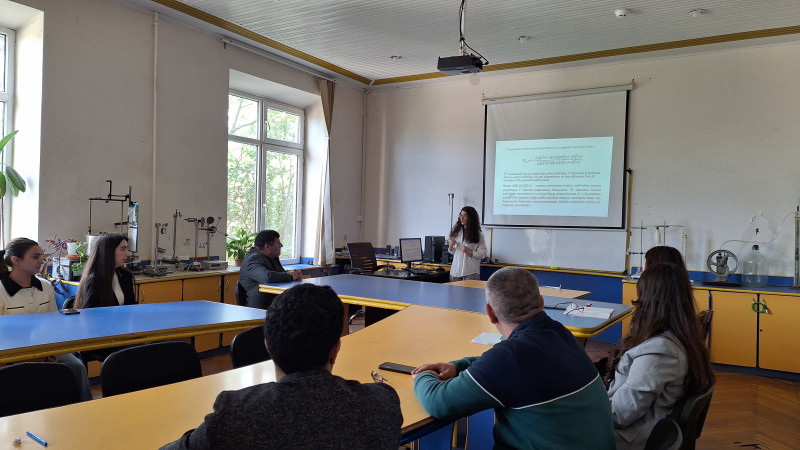 Nəzəri fizika kafedrasında magistrantlarının dissertasiya işlərinin ilkin müzakirəsi keçirilib