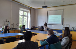 Nəzəri fizika kafedrasında magistrantlarının dissertasiya işlərinin ilkin müzakirəsi keçirilib