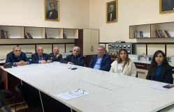 Nazik təbəqələrin kristallaşma kinetikası müzakirə olunub