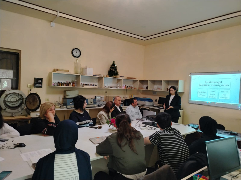 Maddə quruluşu kafedrasının seminarında magistrantların məruzələri dinlənilib