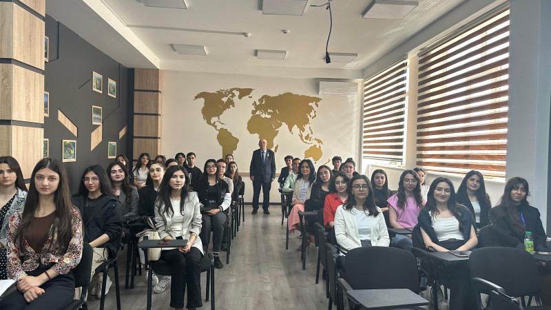 “BDU qocaman müəllimlərin gözü ilə”: Professor İzzət Rüstəmovla görüş