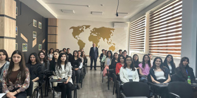 “BDU qocaman müəllimlərin gözü ilə”: Professor İzzət Rüstəmovla görüş