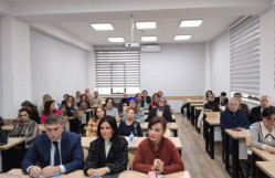 Ərəb filologiyası kafedrasının baş müəllimi Nigar Nazim qızı Rzayevanın «Ərəb dilində tabesiz mürəkkəb cümlələr» mövzusunda filologya üzrə fəlsəfə doktorluğunun dissertasiya işinin ilkin müzakirəsi keçirilib