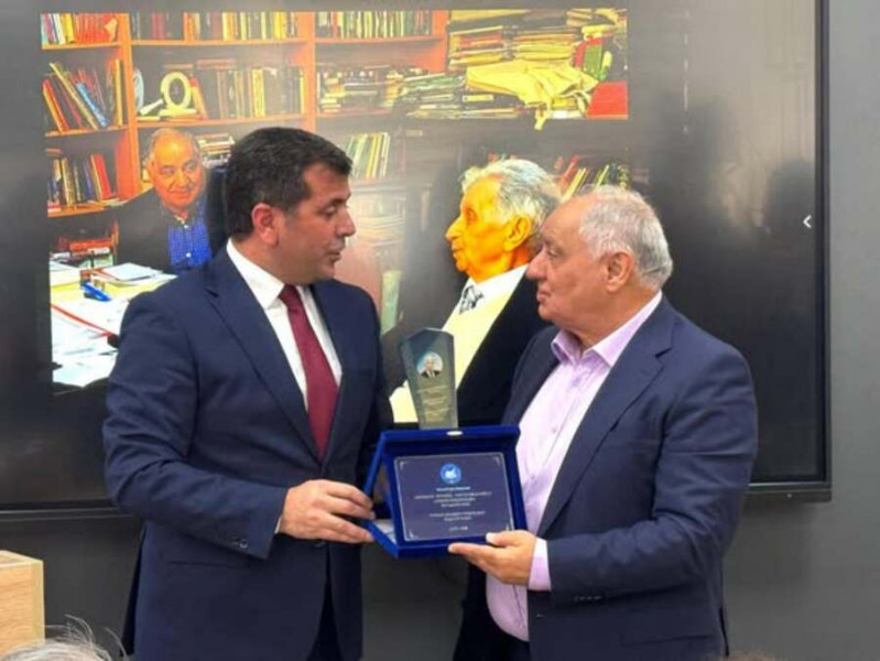 Professor Qulu Məhərrəmliyə “Şirməmməd Hüseynov” mükafatı təqdim olunub