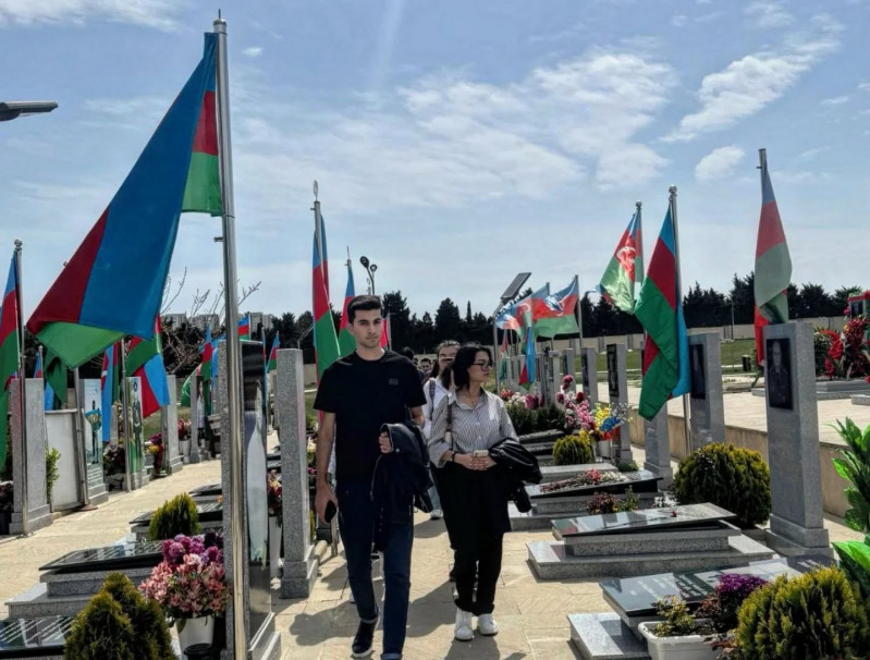 Tələbələrimiz II Fəxri Xiyabanı ziyarət ediblər