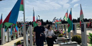 Tələbələrimiz II Fəxri Xiyabanı ziyarət ediblər