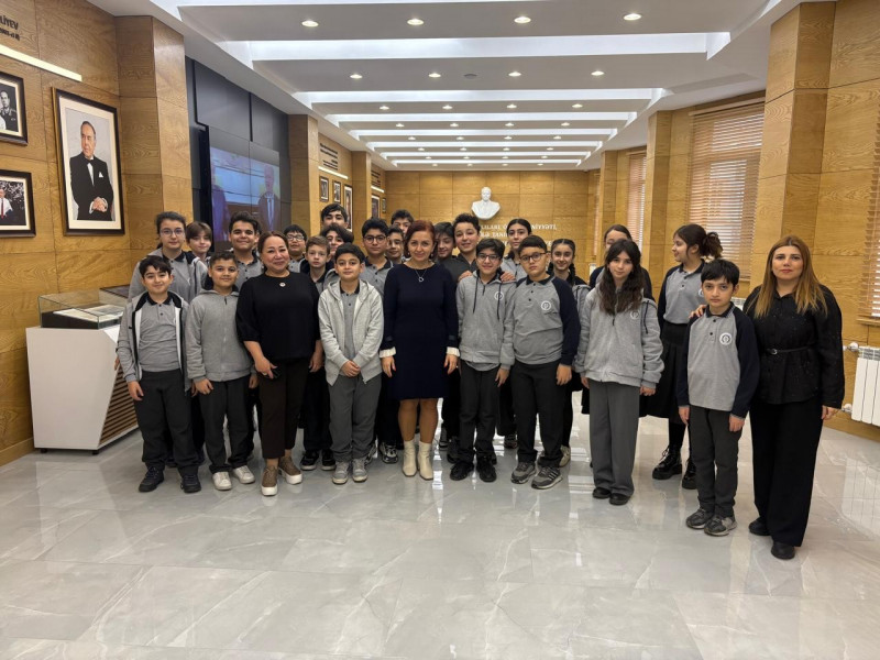 BDU-nun nəzdində “Gənc istedadlar” liseyinin şagirdləri Universiteti ziyarət ediblər